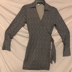 ✨⚡️💥 Mora Wrap Dress in Chain Link medium Black